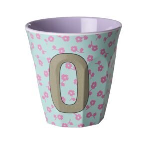 Vaikiškas puodelis su gėlytėmis ir raide O