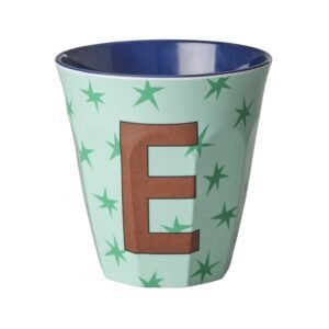 Vaikiškas puodelis su raide E ir žvaigžudėtimis