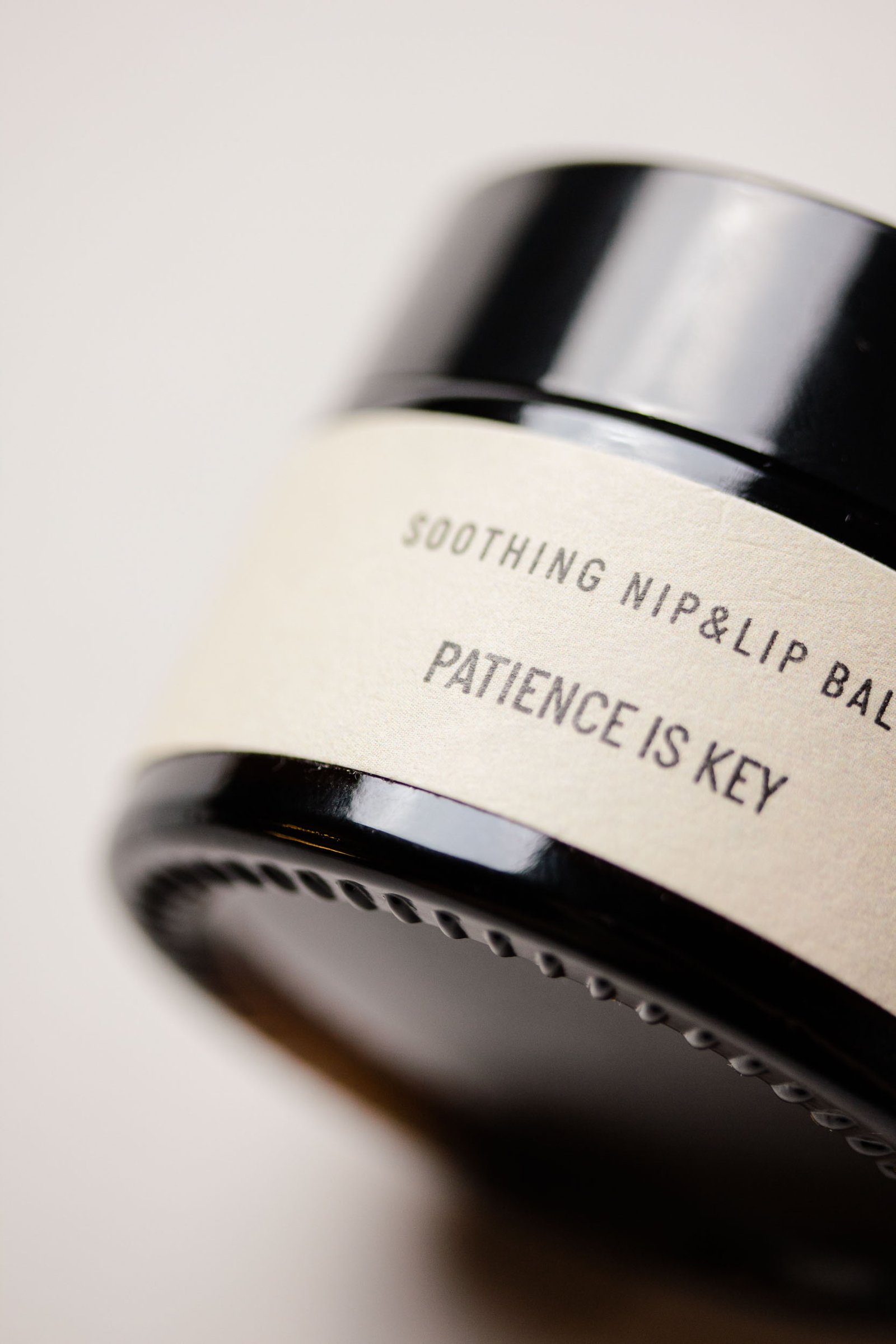 Raminantis spenelių ir lūpų balzamas