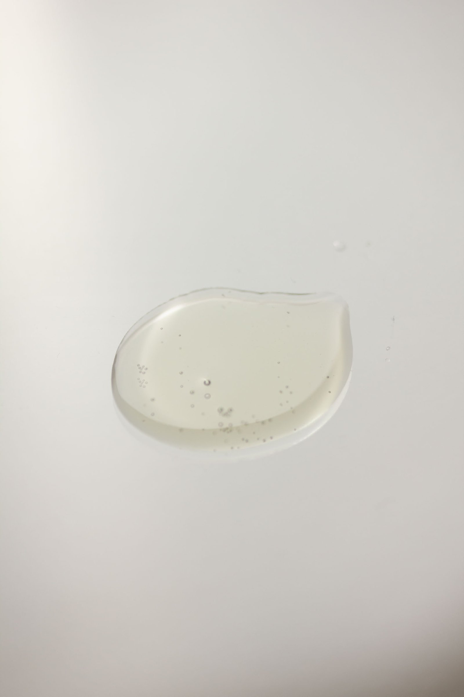 atkuriamasis kūno aliejus moterims